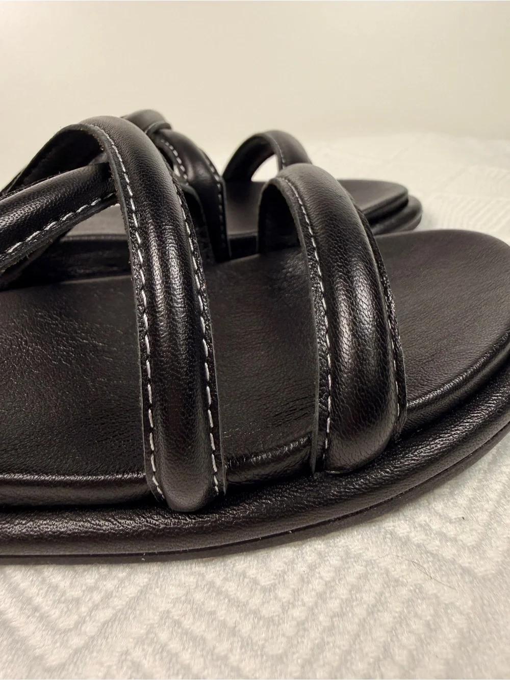NWT OluKai Tiare Strappy Leather Sandals Black Women’s 8 Slingback Flat